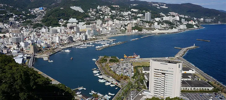 Coastal views and hot spring resorts in Atami