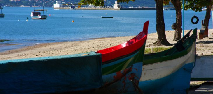 Lakeside scenery and palm trees in Lugano, southern Switzerland
