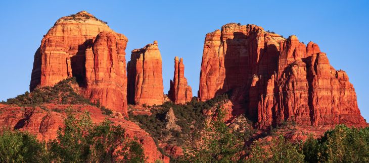 Red rock formations and scenic hiking trails in Sedona, Arizona
