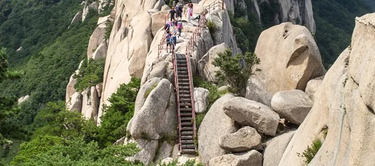Hike Seoraksan National Park