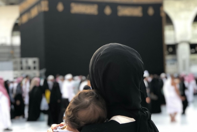 Arooha guest woman carrying a Baby