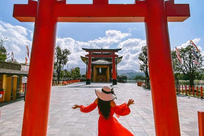 Arooha guest tourist at poses on Hinoki Land Japan attraction