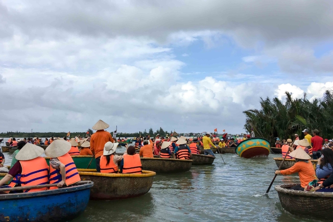 Arooha guest tourists riding bamboo basket boats in Hoi An,vietnam