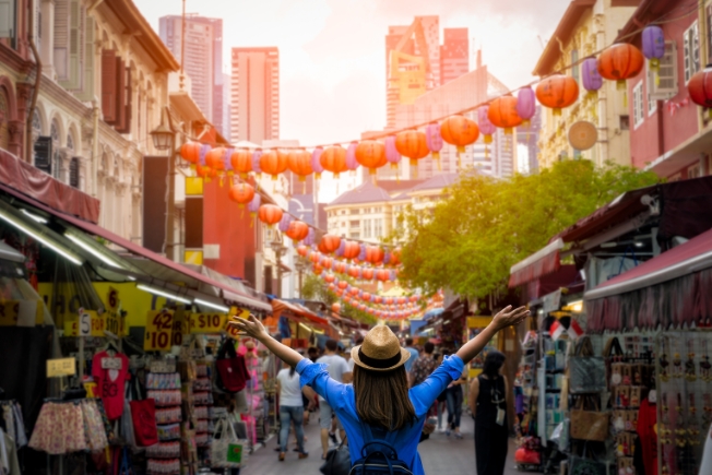 Arooha guest woman traveler during Singapore tour packages from Dubai