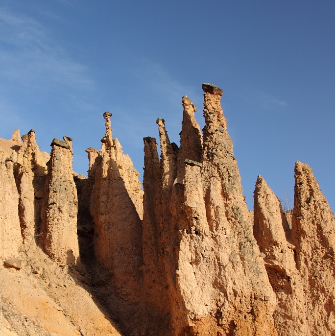 Uncover Unique places like Davolja Varos