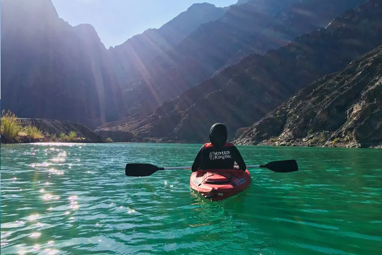 Hatta Kayak - Kayak Through Hatta Lake