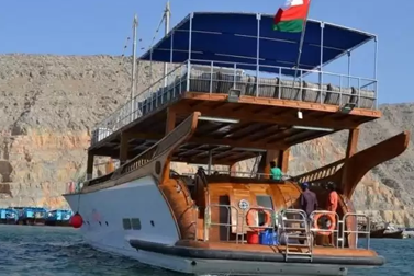 Luxury Yacht Mussandam Khasab Tour with overnight stay in yacht