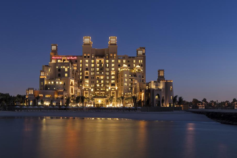 Romantic Dinner in Sharjah Beach