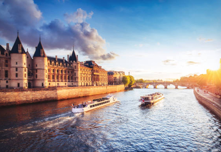 Seine Cruise – Guided city tour of Paris